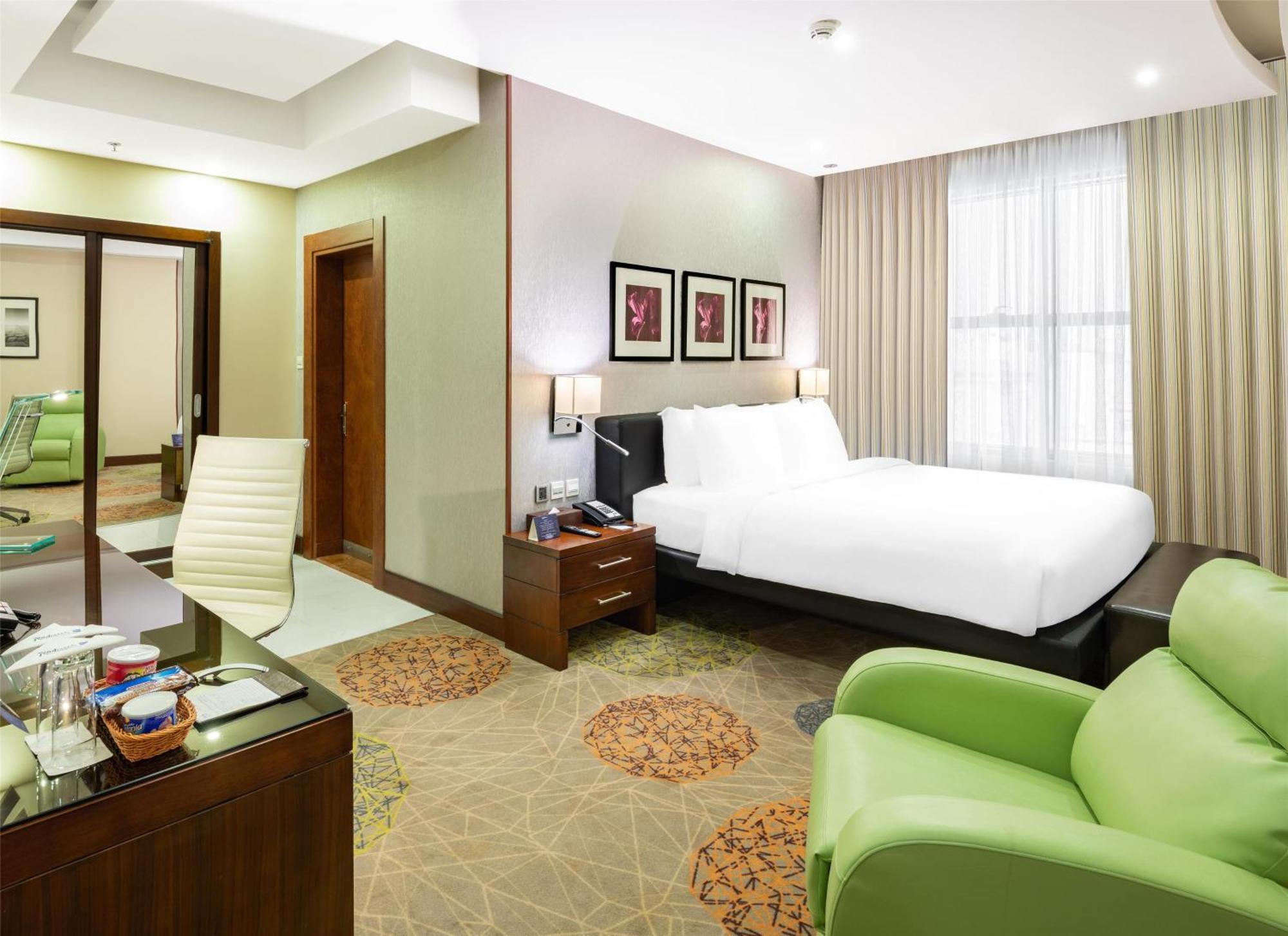 Radisson Blu Plaza Jeddah Hotell Exteriör bild